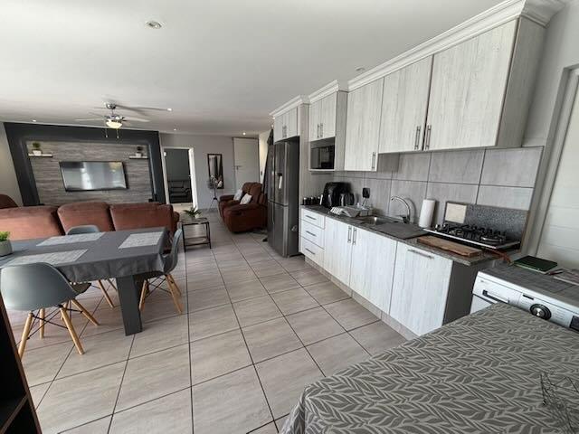 5 Bedroom Property for Sale in Reebok Western Cape